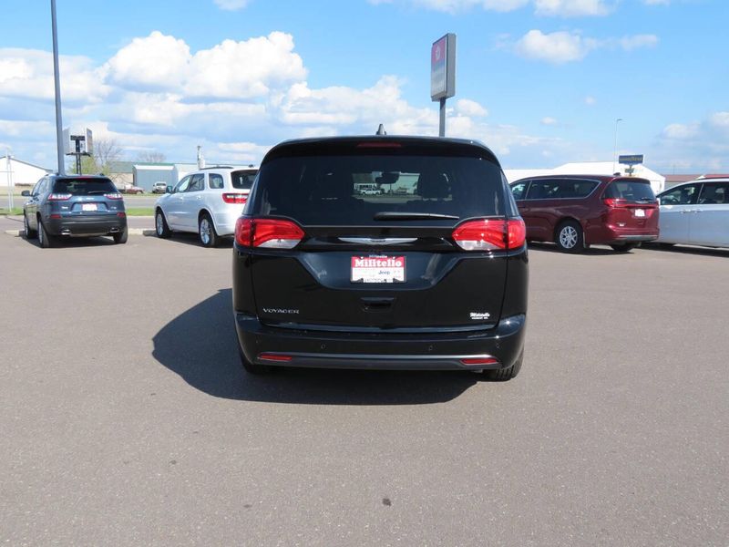 New 2025 Chrysler Voyager LX 4dr Mini VanImage 5