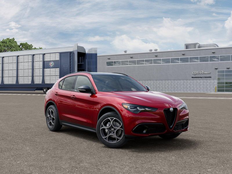 New 2026 Alfa Romeo Stelvio AwdImage 3