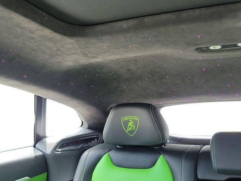 2020 Lamborghini Urus photo 27