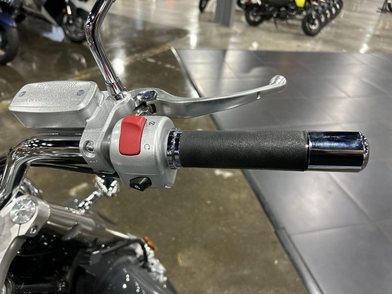 2025 Suzuki BOULEVARD C50  in a GRAY exterior color. Del Amo Motorsports of Redondo Beach (424) 390-7811 delamomotorsports.com 