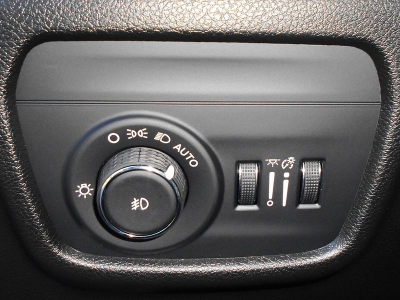 2025 Jeep Grand Cherokee Limited photo 10