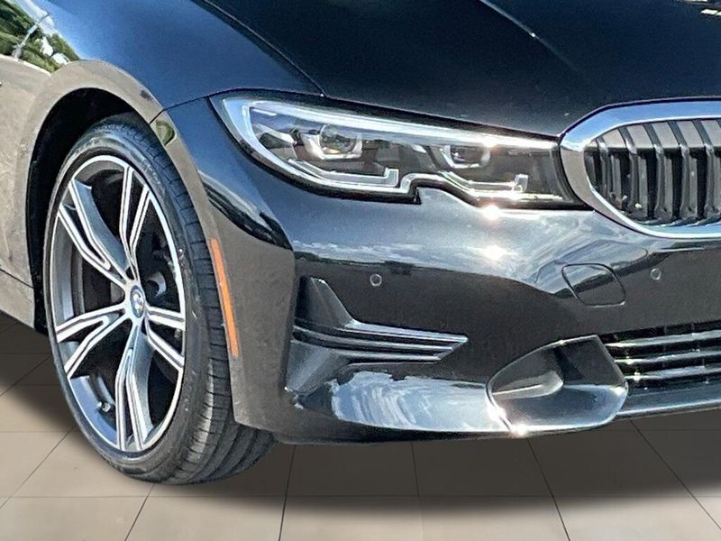 2022 BMW 3 Series 330e iPerformanceImage 9