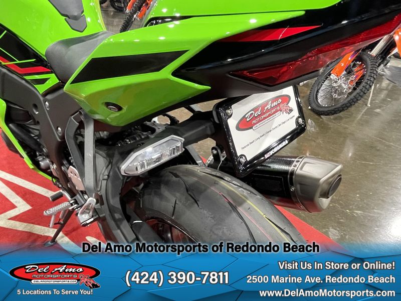 2024 Kawasaki ZX1002LRFAL-GN1  in a LIME GREEN/EBONY exterior color. Del Amo Motorsports of Redondo Beach (424) 304-1660 delamomotorsports.com 