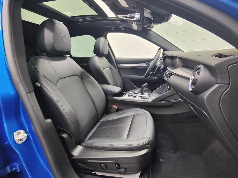 New 2025 Alfa Romeo Stelvio AwdImage 4