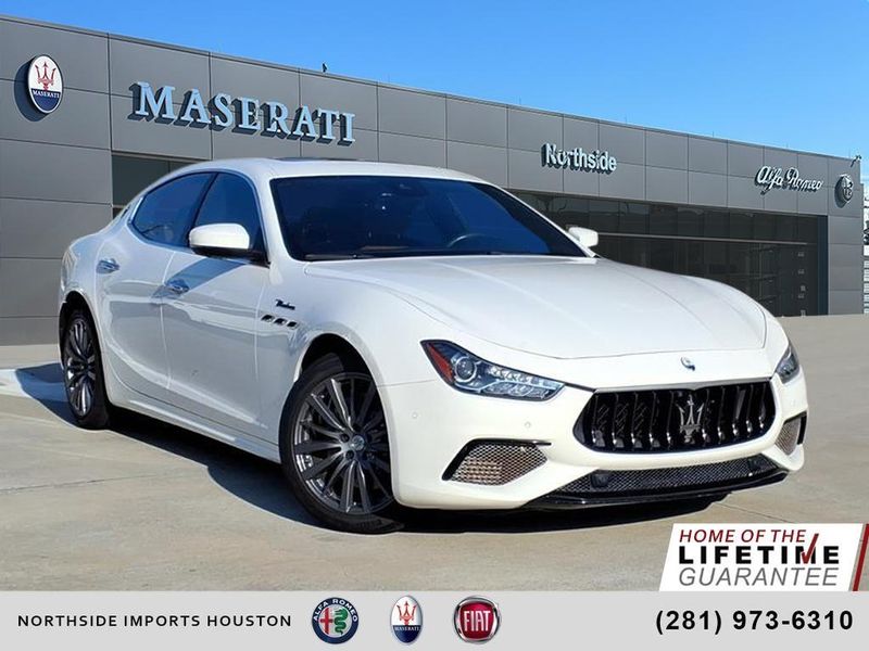 Used 2022 Maserati Ghibli Modena Q4Image 1