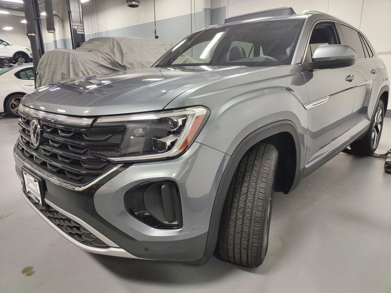Used 2025 Volkswagen Atlas Cross Sport SEL AWD w/Sunroof & NavImage 12