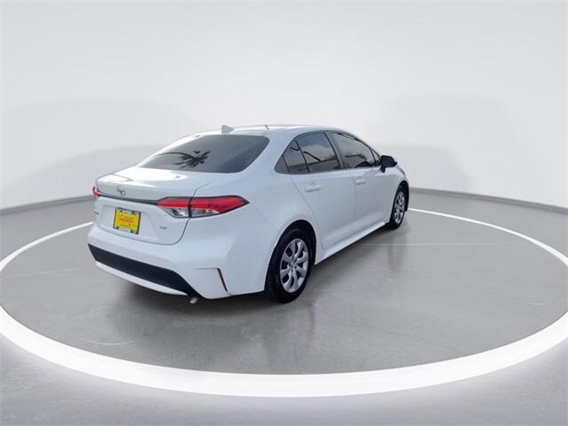 2022 Toyota Corolla LEImage 8