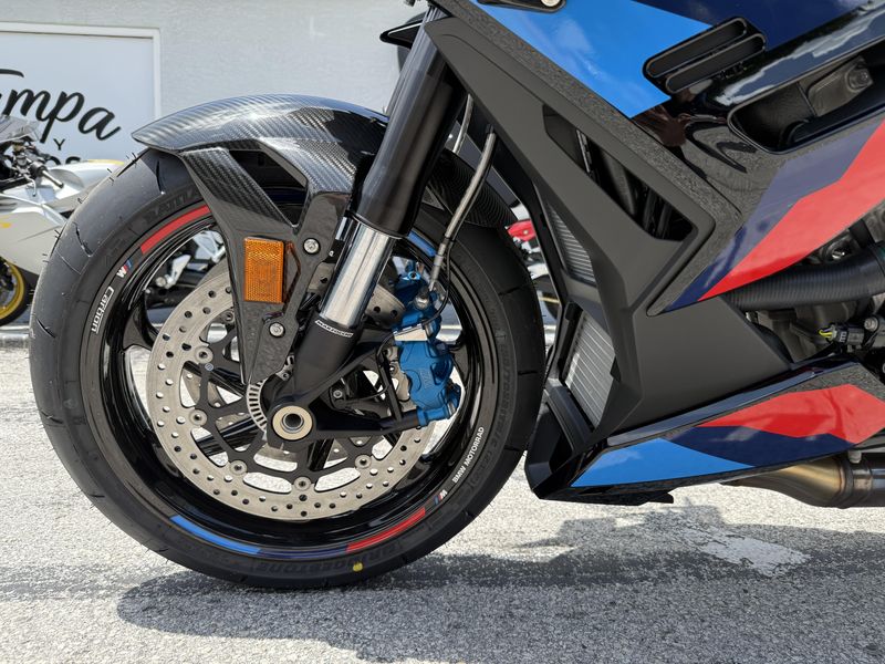 2025 BMW M 1000 R
