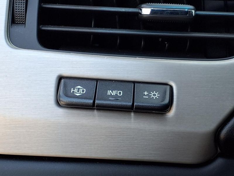 Used 2017 GMC Yukon DenaliImage 6