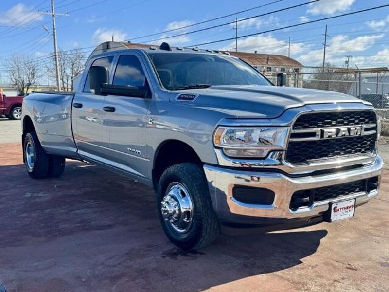 2022 RAM 3500 TradesmanImage 3