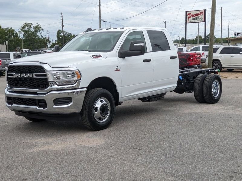 2024 RAM 3500 Tradesman Crew Cab Chassis 4x4 60