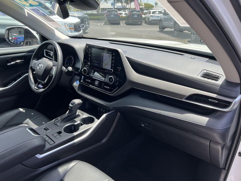 Used 2020 Toyota Highlander Hybrid XLEImage 36