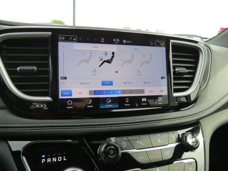 New 2026 Chrysler Pacifica SelectImage 12
