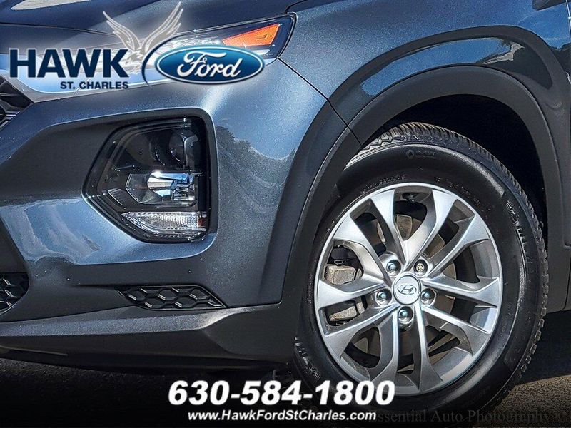 2020 Hyundai Santa Fe SE photo 2