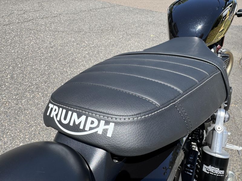 2025 Triumph Speed Twin 900 - PHANTOM BLACK 