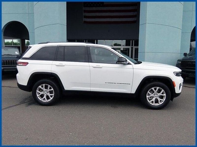2022 Jeep Grand Cherokee LimitedImage 2