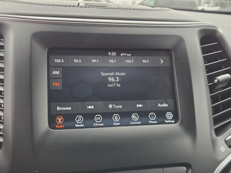 Used 2021 Jeep Cherokee Latitude FWD