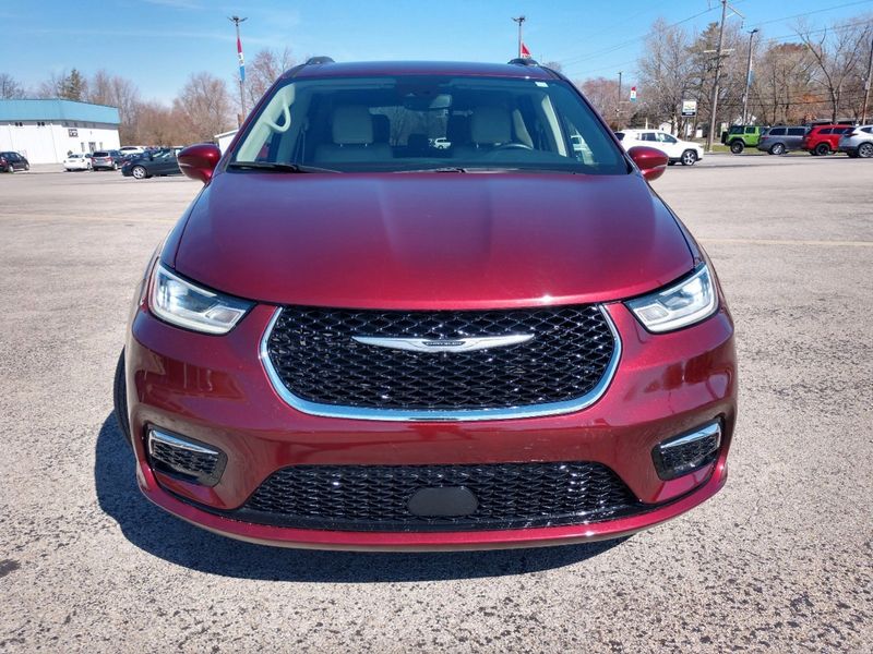 2021 Chrysler Pacifica Touring LImage 2