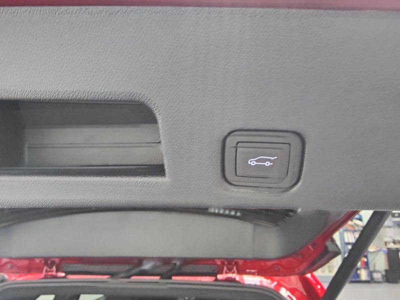 Used 2025 GMC Acadia AWD AT4Image 10