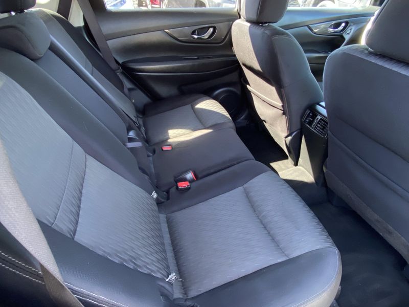 Used 2017 Nissan Rogue SVImage 12