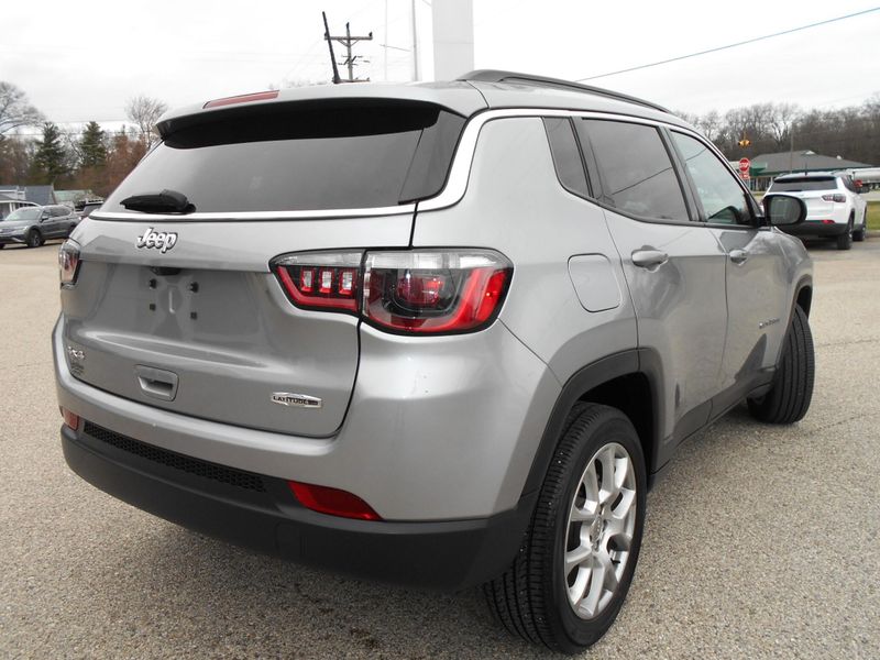2022 Jeep Compass Latitude LuxImage 30