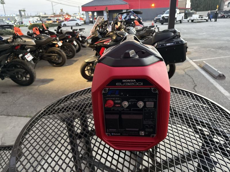 New 2025 Honda EU3200I Image 10