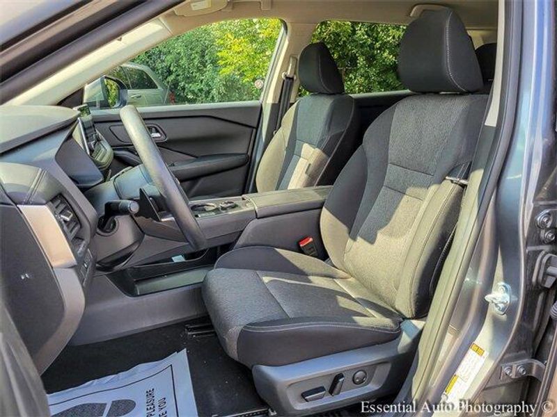 2024 Nissan Rogue SV photo 5