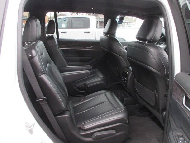 Used 2024 Jeep Grand Cherokee L LimitedImage 29