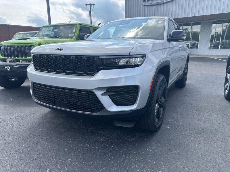 2025 Jeep Grand Cherokee Altitude X 4x4Image 1