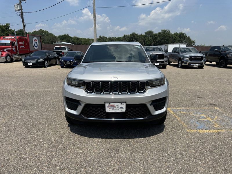 2024 Jeep Grand Cherokee Laredo X 4x4Image 3