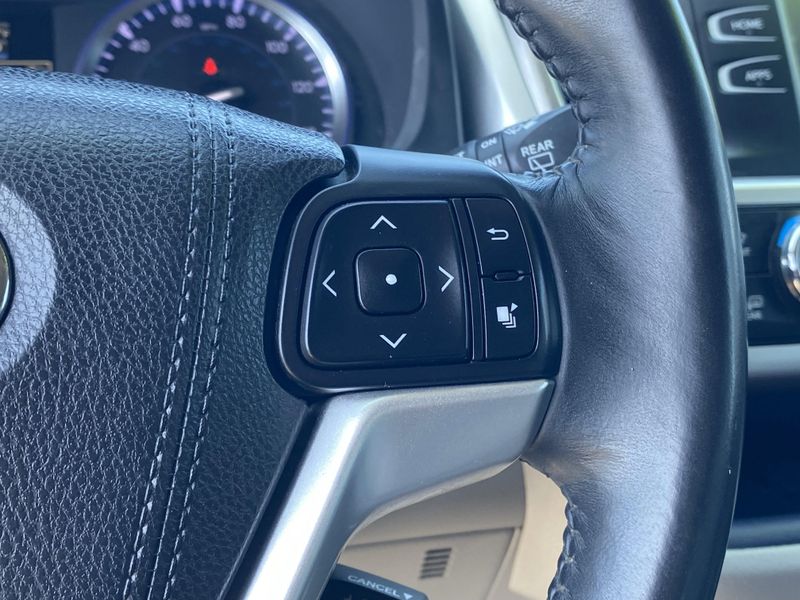 Used 2015 Toyota Highlander XLEImage 28