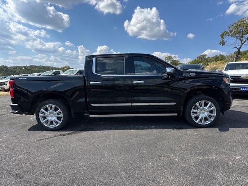 2023 Chevrolet Silverado 1500 High Country photo 4