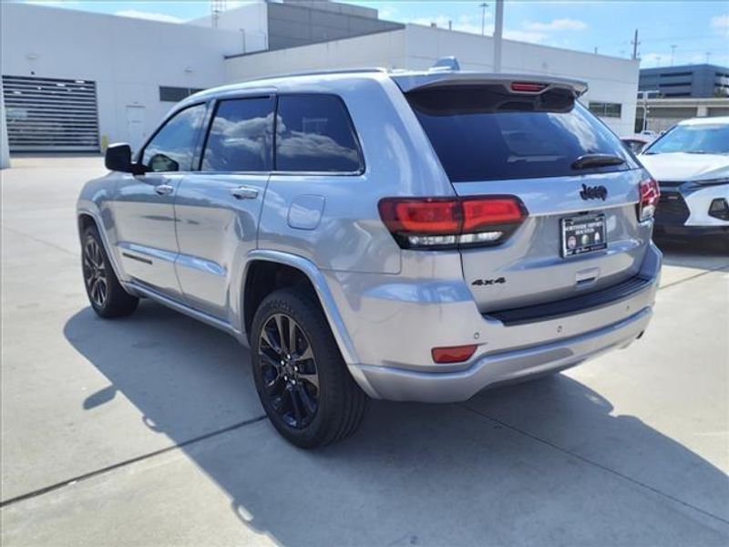 2018 Jeep Grand Cherokee AltitudeImage 2