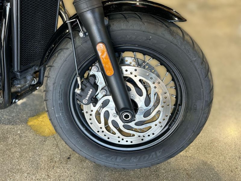 2022 Triumph Bobber Image 20
