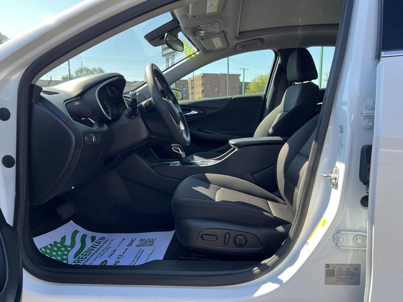 2023 Chevrolet Malibu 1LT photo 10