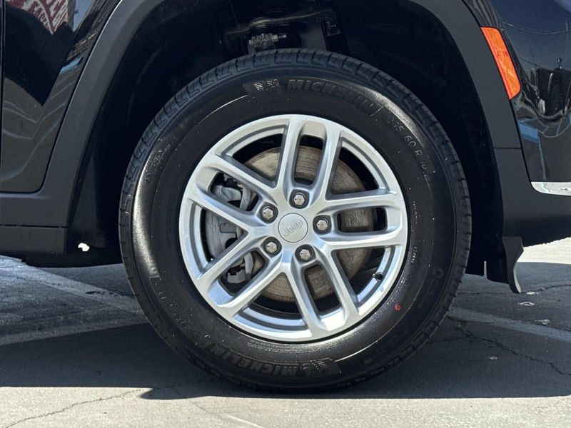 New 2026 Jeep Grand Cherokee L Laredo 4x2