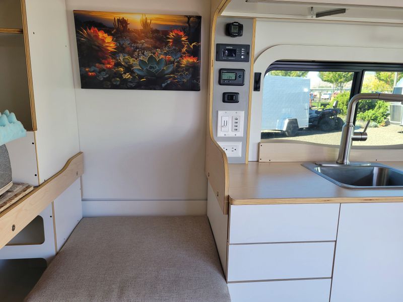 Used 2024 DM VANS LV7 Image 11