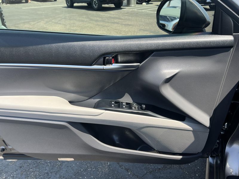 Used 2019 Toyota Camry SEImage 5
