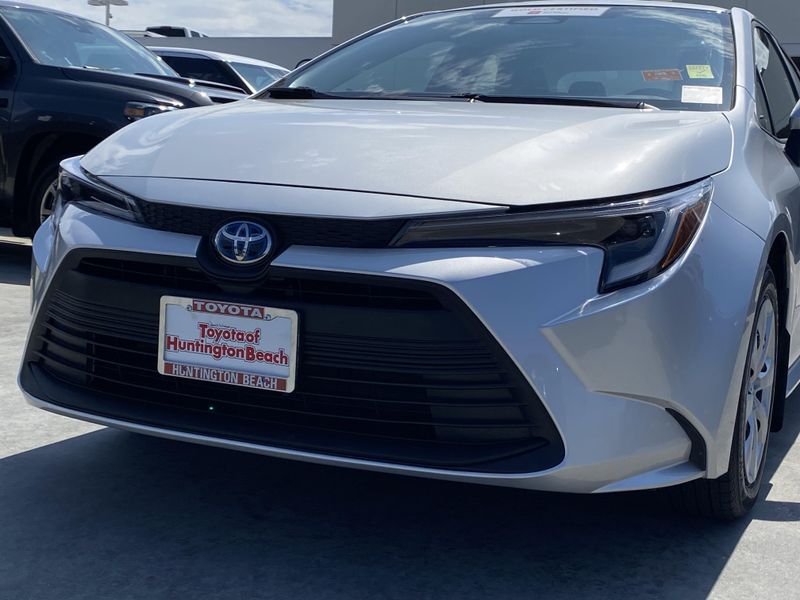 Used 2025 Toyota Corolla LEImage 8