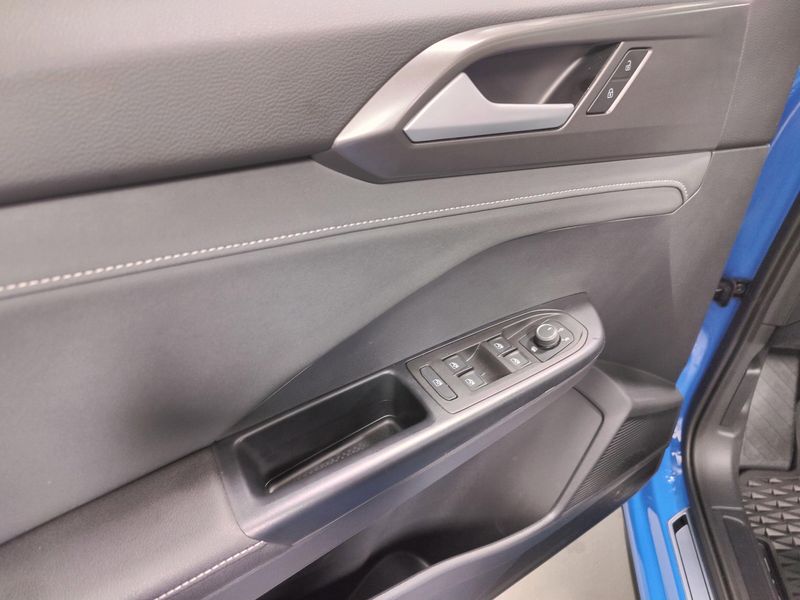 Used 2025 Volkswagen Taos SE Black AWD w/SunroofImage 23