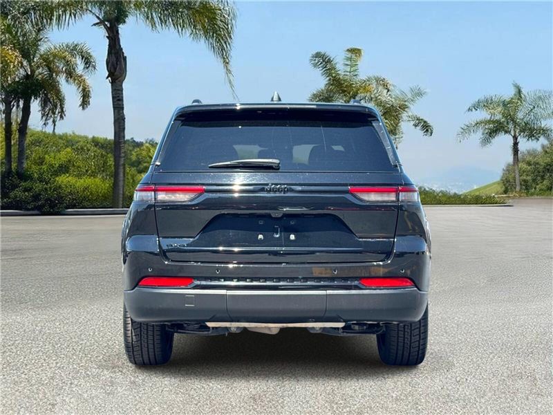 Used 2023 Jeep Grand Cherokee Altitude 4x4