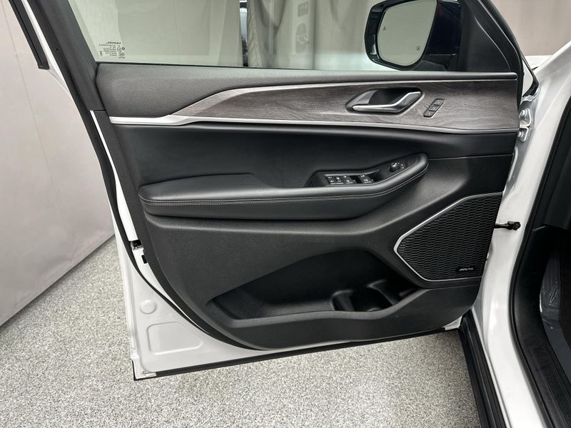 Used 2025 Jeep Grand Cherokee LimitedImage 19