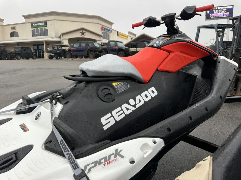 2025 SEADOO SPARK TRIXX FOR 1 WITH SOUND SYSTEM DRAGON RED AND WHITE Image 5