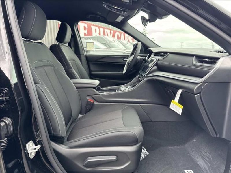 New 2026 Jeep Grand Cherokee L Laredo 4x2