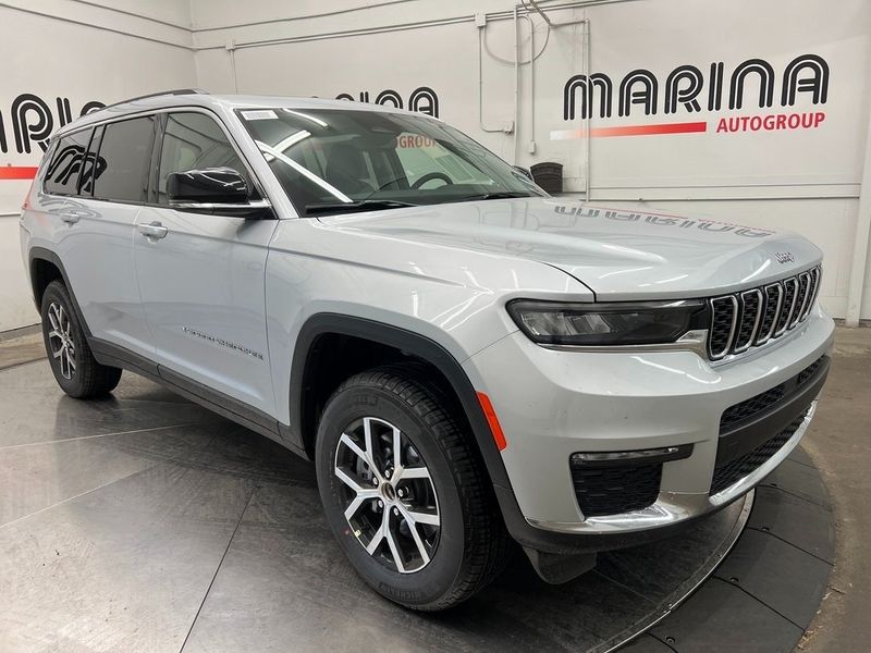 2023 Jeep Grand Cherokee L Limited 4x4Image 1
