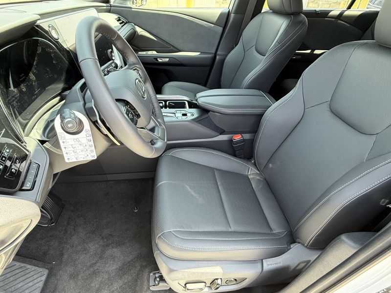 2025 Lexus TX Image 18
