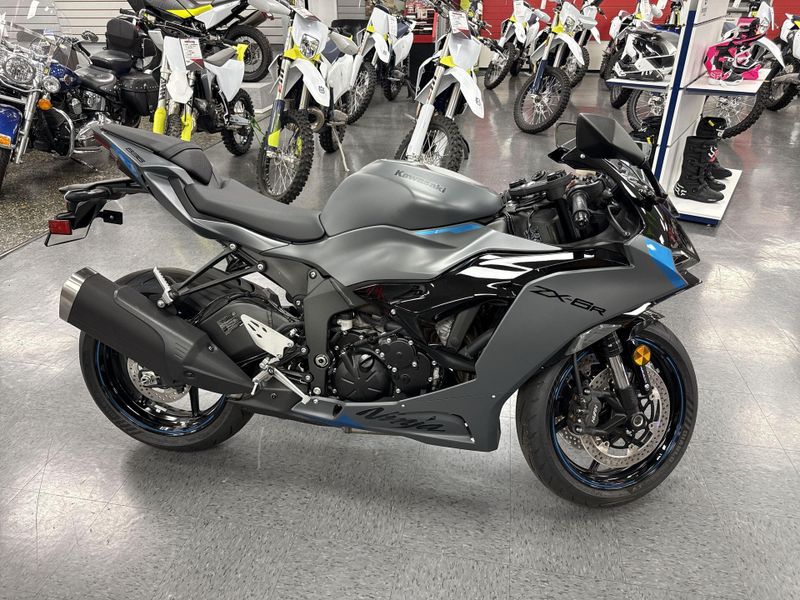 New 2025 Kawasaki NINJA ZX-6R ABS Image 10