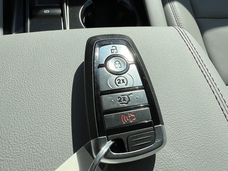 2025 Ford Explorer photo 34