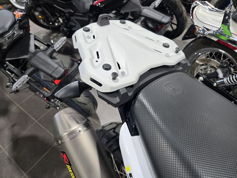 2022 HUSQVARNA NORDEN 901 Image 11
