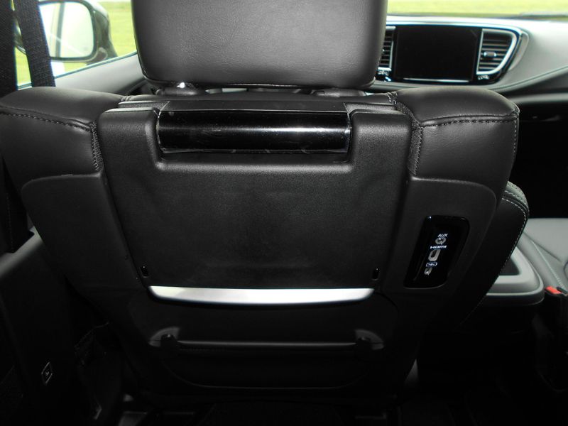 2025 Chrysler Pacifica SelectImage 16